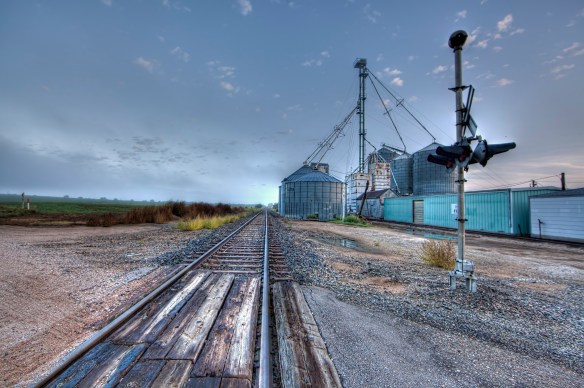 Auroa tracks sunrise 1j