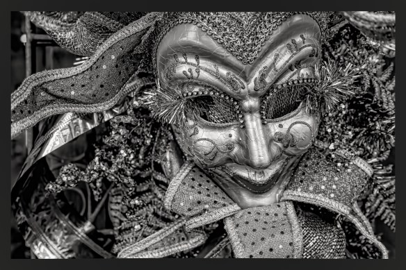 Masquerade mask b&w j